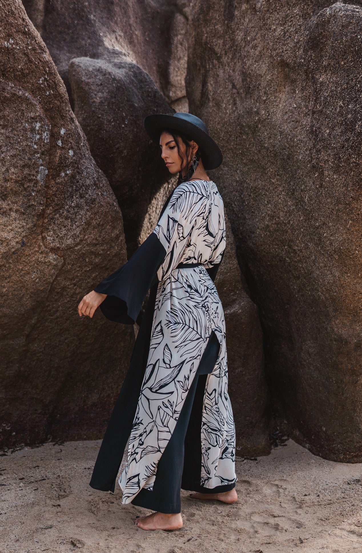 Women black maxi kimono