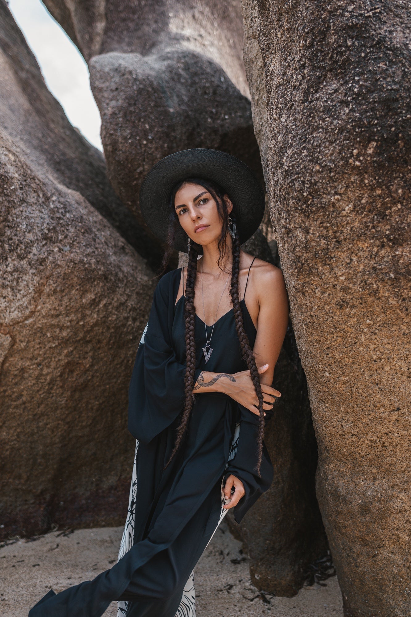 Women black maxi kimono