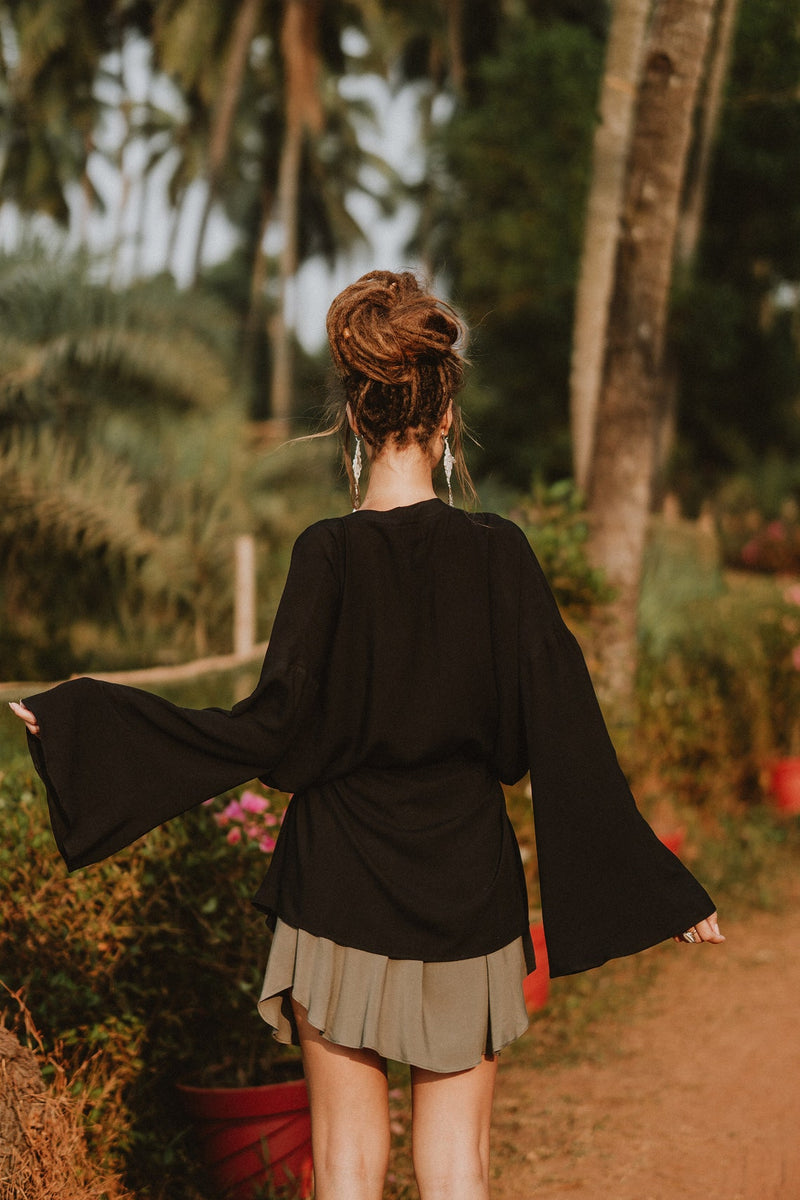 Women black short kimono