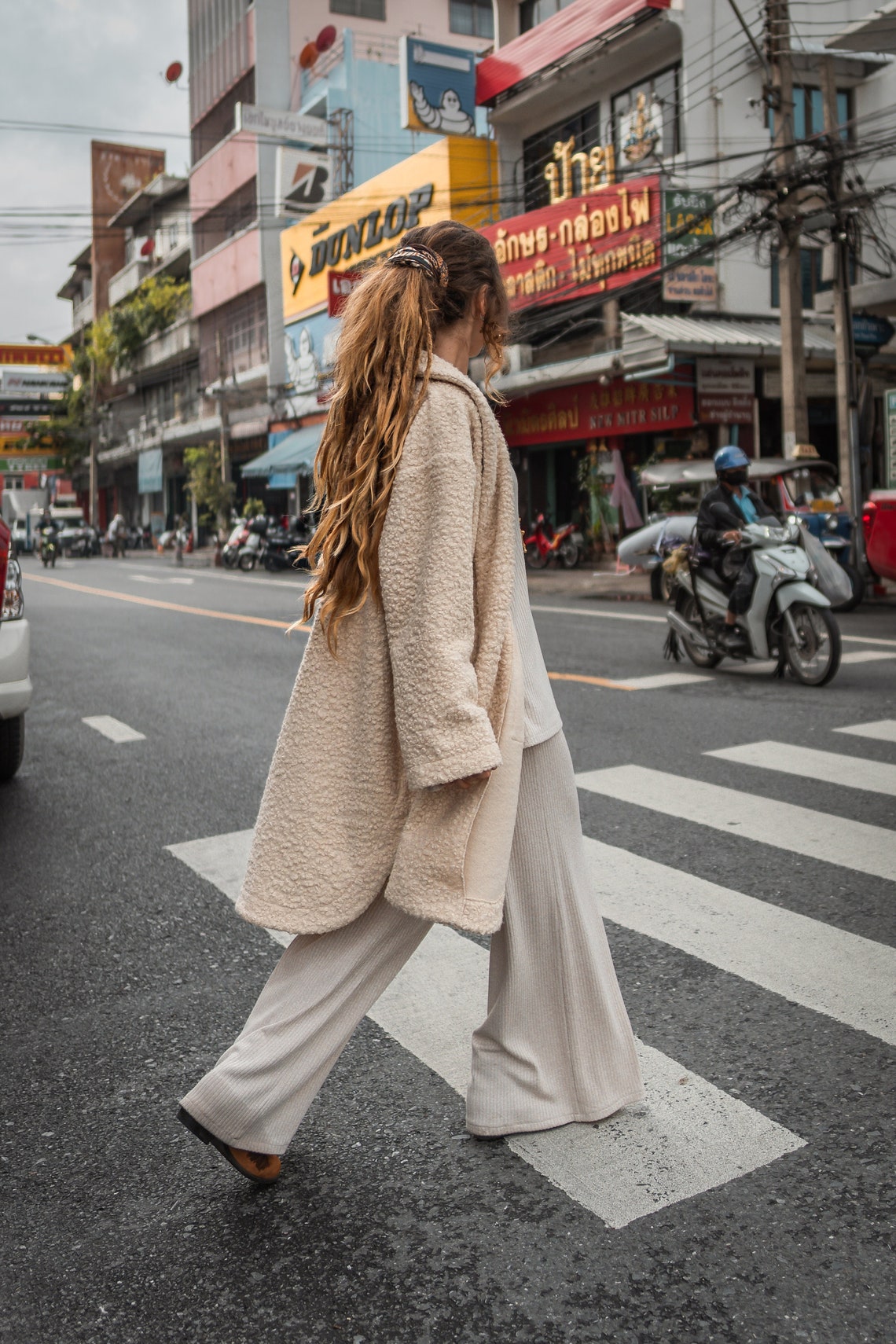 Women coat | Spring Coat | Autumn Coat | Off White women coat | Boucle coat | Long Sleeves coat | Midi coat | Fringe coat | Oversized coat |