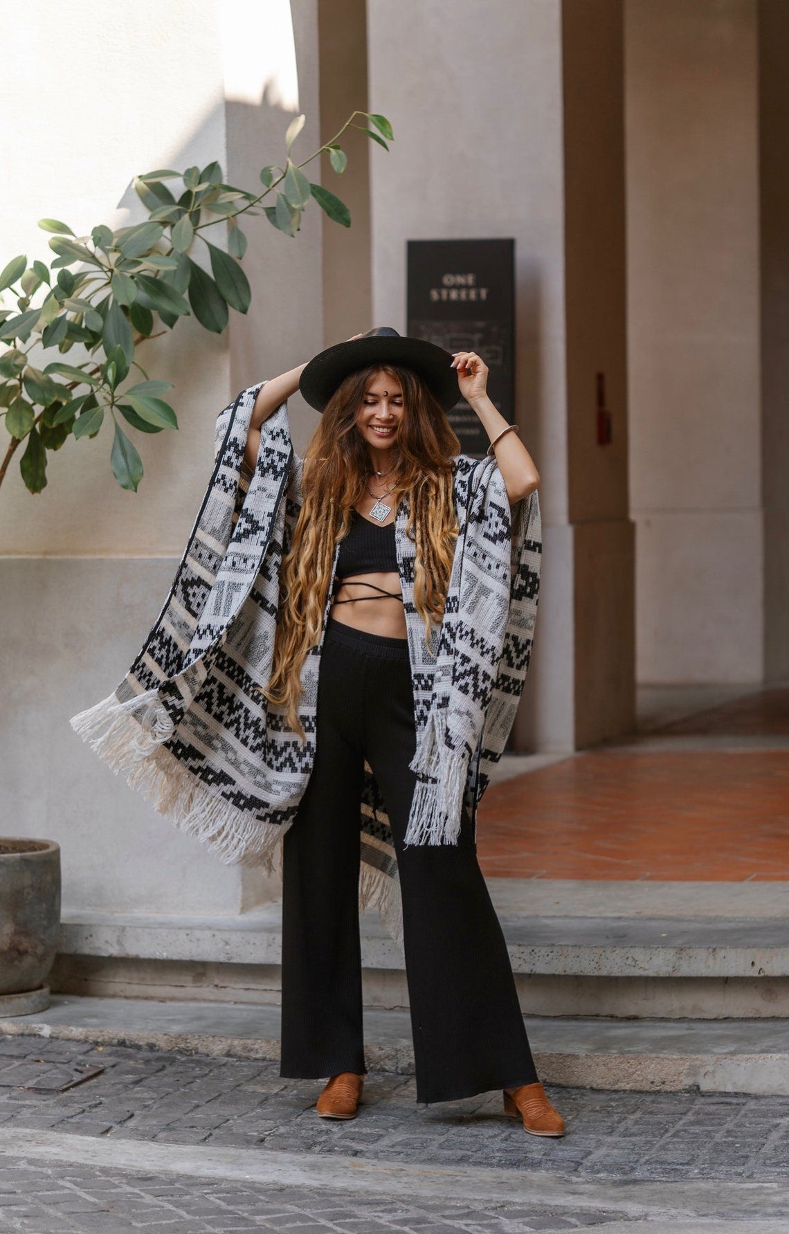 Unisex adult woolen poncho with ethnic print and fringe