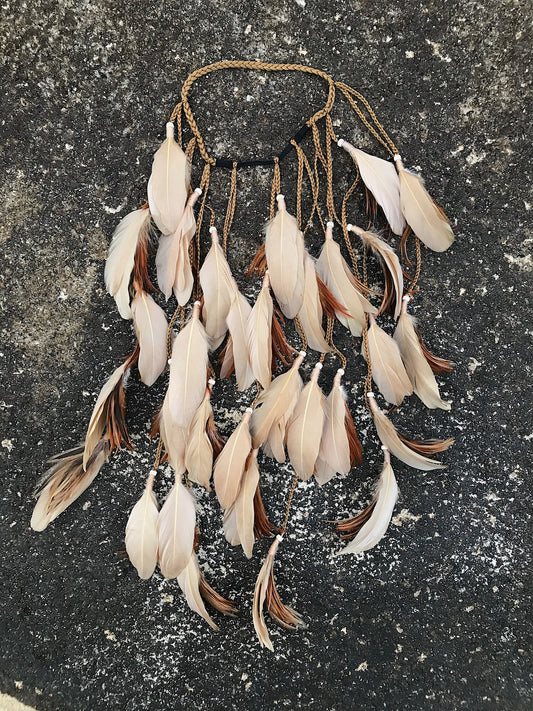 Beige headpiece with feathers
