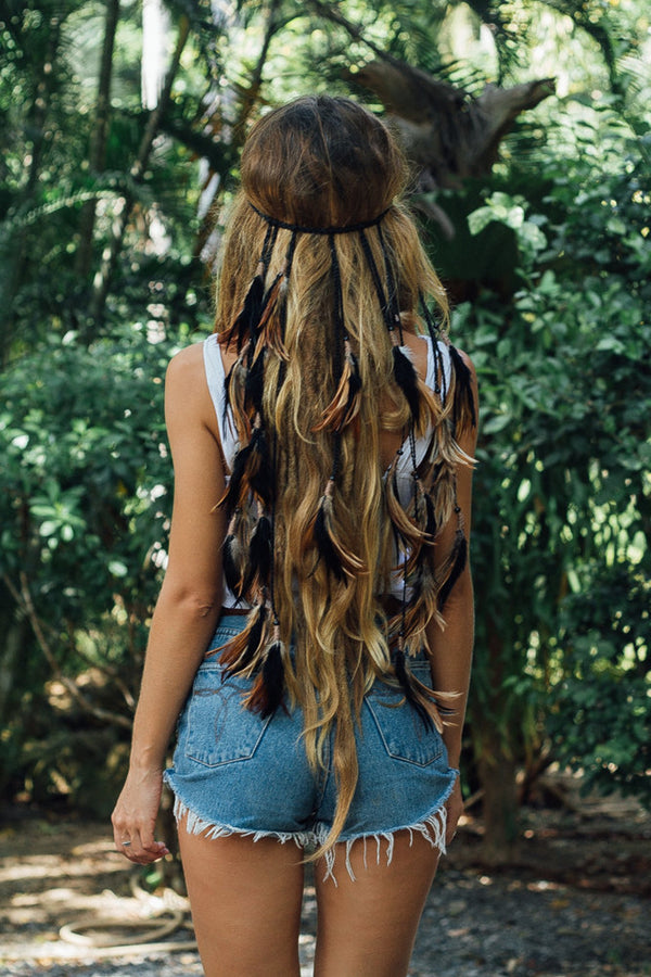 Black headpiece with soft feathers